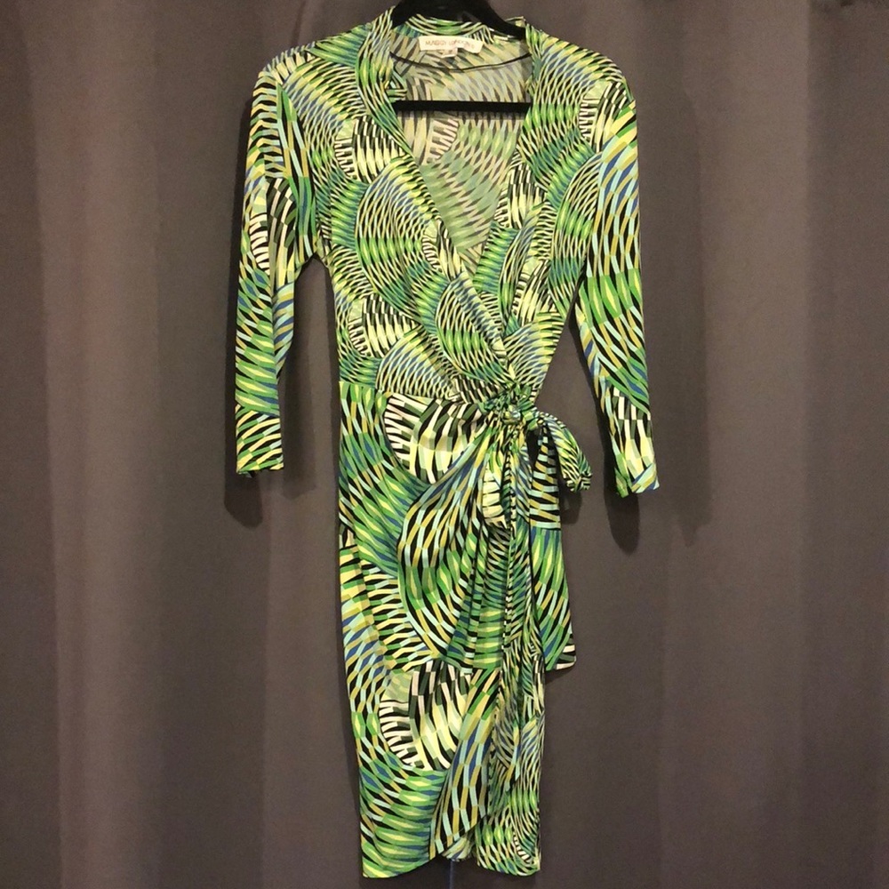 ✨🖤Gone on 2/4 if not sold🖤✨ Maggy London wrap style dress, women’s size 10